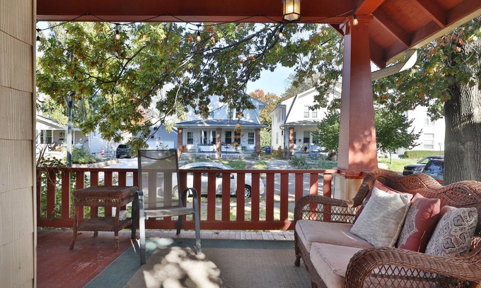 Clintonville House | Charming Crafstman home in Clintonville with fenced yard