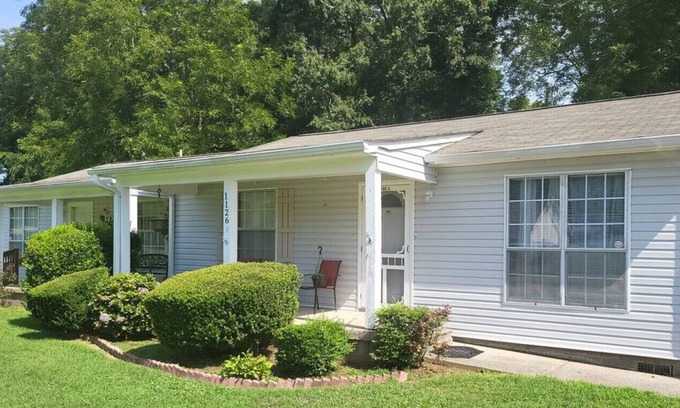 Jonesboro House | Charming Cul-de-sac Home, Outdoor Patio, Yard, WiFi, 30 Min from Downtown Atlanta