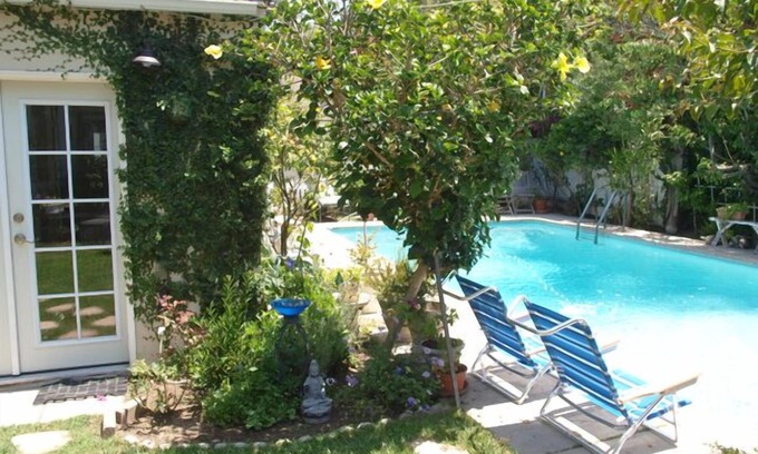 Clarkdale Apartment | Charming Culver City Cottage w/Shared Pool+garden