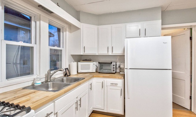 Southside House | Charming Cuse home close to downtown & university