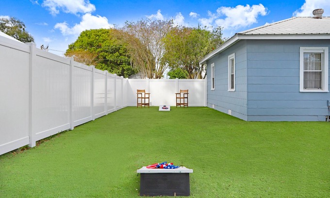 Dade City House | Charming Dade City - Backyard Oasis - Convenient to Tampa amenities