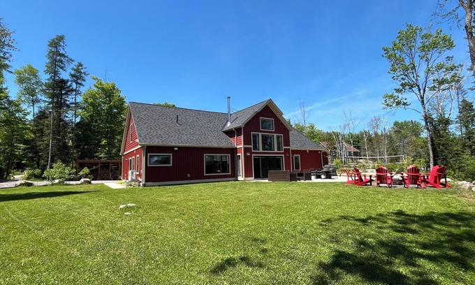Unorganized Centre Parry Sound Cottage | Charming Deer Lake Cottage for 1-4 Guests