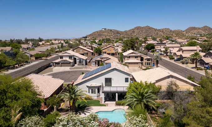 Paradise Valley Village House | Charming Desert Stay Sparkly Pool Fast Wi-Fi Grill Fire Pit