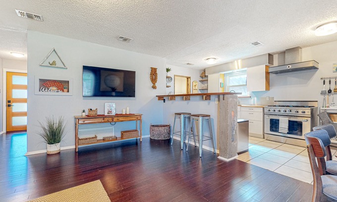 Southampton House | Charming dog-friendly home with an enclosed yard, covered patio, W/D, & AC