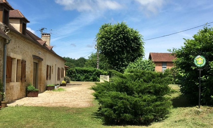 Lalinde Cottage | Charming Dordogne Home: Fireplace, Large Garden, Near Historic Sites