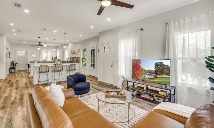 Clarksville House | Charming downtown Austin 6 bedroom Mansion