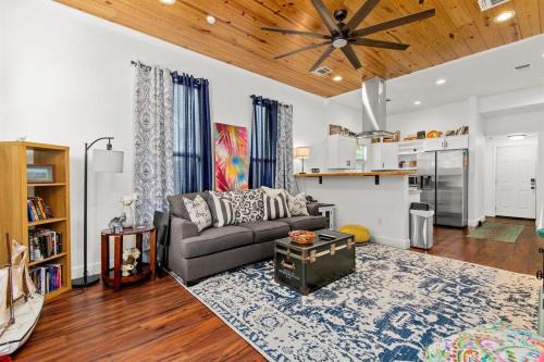 Eastside Promise Neighborhood House | Charming Downtown SAT Retreat Pearl & River Walk