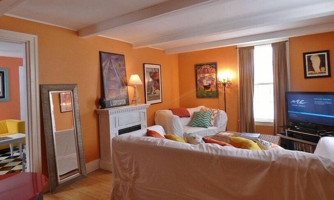 Brunswick House | Charming, Downtown, Walk Everywhere, Spacious, Clean, 70" TV, Sleep Number Beds
