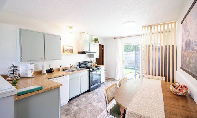 Champaign House | Charming Duplex, King Bed, Quiet Area, Near UIUC