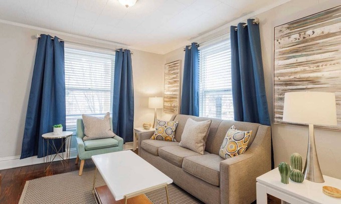 Plaza Westport House | Charming Duplex Near Food and Fun | 15/16