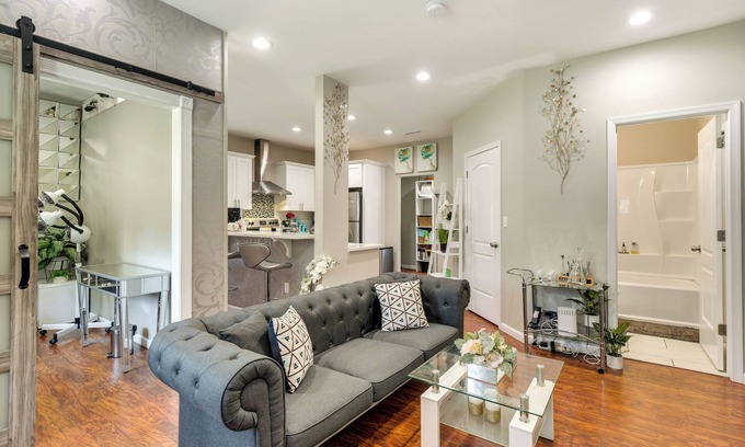 Edgemore House | Charming Edgemere Home w/Deck & Grill!
