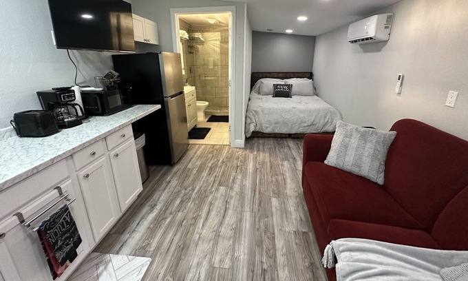 Homosassa Apartment | Charming efficiency , sleeps 4, in Homosassa, less that 4 miles from springs