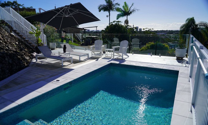 Currumbin Waters Bed & Breakfast | Charming, elegant B&B. Stunning views, close to airport, beaches & attractions.
