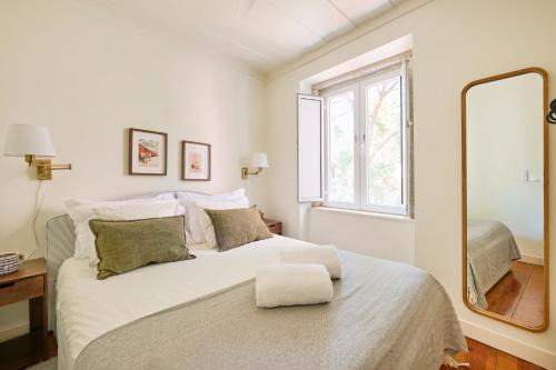 Santa Maria Maior Apartment | Charming Escape at São Jorge Castle