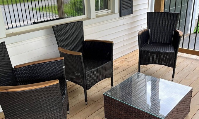 Port Weller West House | Charming Escape with Modern Comforts – Perfect for Relaxation or Adventure!