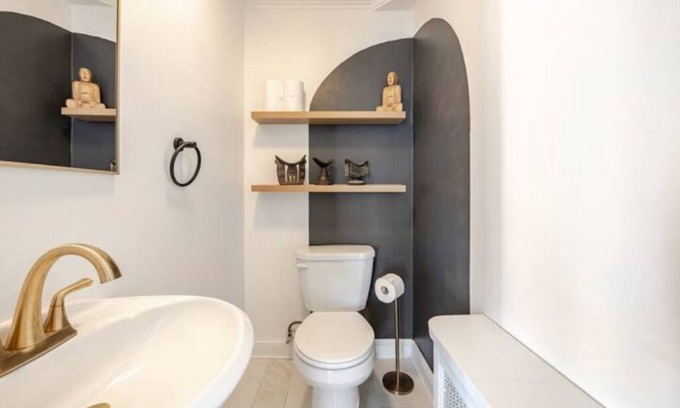Potomac West House | Charming Family & Fido Oasis in Washington D.C.