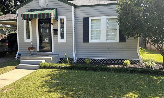 Monroe House | Charming, family-friendly house centrally located in the Garden District!