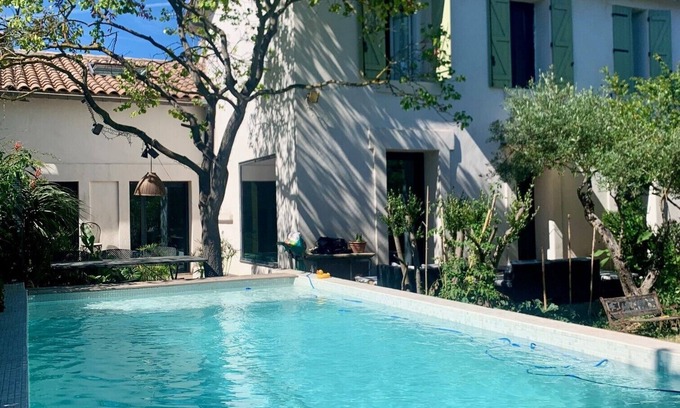 Lattes House | Charming family home + pool, quiet location between beaches (10 min), nature & town