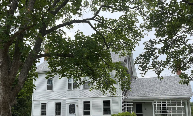 Little Compton House | Charming farmhouse with 2 acres, 10 min. walk to South Shore & Goosewing Beaches