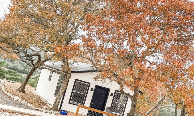 Boerne Other | Charming farmhouse in welcoming Boerne with AC, WiFi