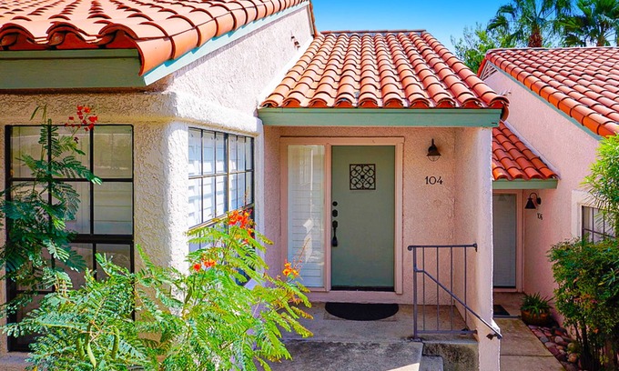 Tucson Condo | Charming first floor condo w/shared heated pool, hot tub, tennis courts