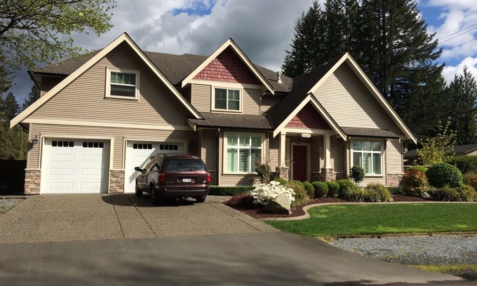 Langley House | Charming Fort Langley Spot!