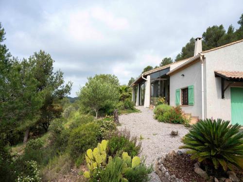 Cebazan Villa | Charming French Villa with Pool