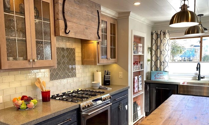 Yarmouth Villa | Charming Freshly Updated 1BR/1BA Cottage, great location close to town & beach