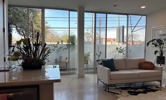 Galindo Condo | Charming Furnished Condo on South First - Perfect for Urban Living