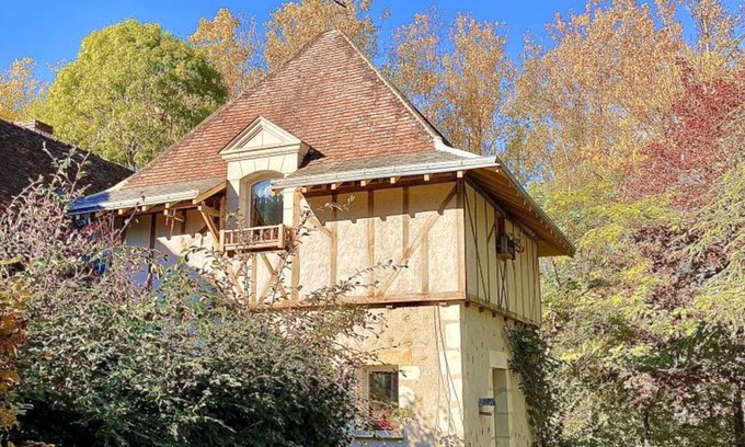 Souvigny-de-Touraine Cottage | Charming Getaway for Two: Historic Farm, Private Garden, Bikes & Ping-Pong Included