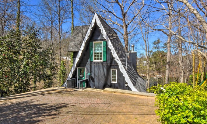 Gainesville Cabin | Charming Gainesville Cabin w/Private Dock!