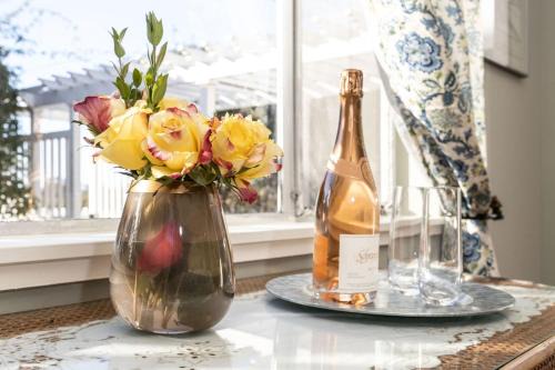 Half Moon Bay House | Charming Garden Cottage- steps to historic Old Town Half Moon Bay
