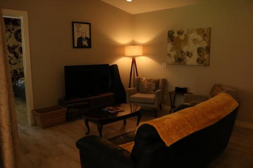 University Place Apartment | Charming Garden Apartment
