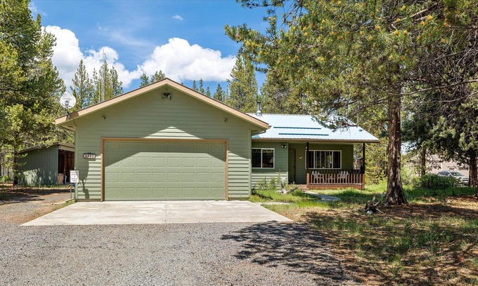 La Pine House | Charming Getaway in the Pines