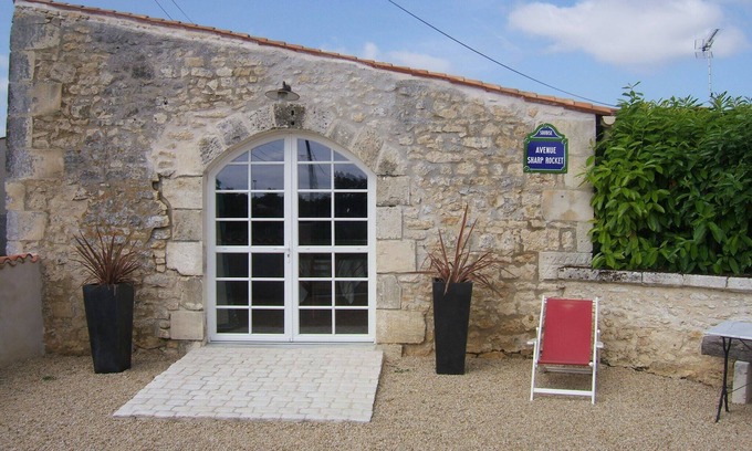 Soubise House | Charming gite, central to Charente Maritime, pets welcome