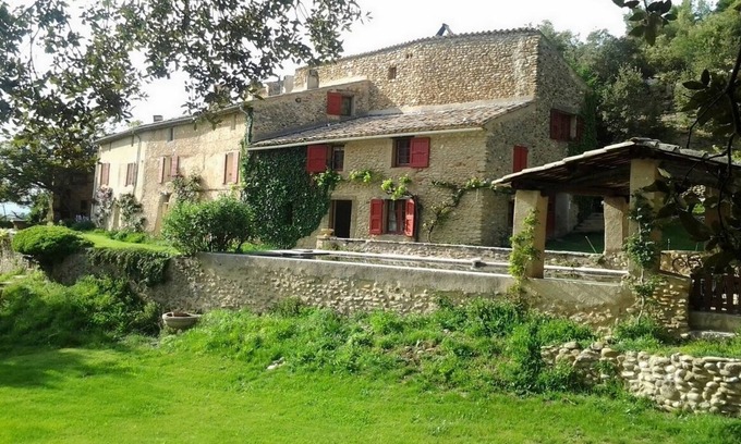 Les Mees House | Charming gîte with swimming pool and tennis court in the heart of nature, le Petit lavandin