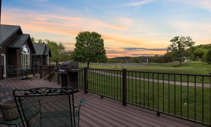 Camdenton House | Charming Golf Course Getaway - Ideal for Family & Fun!