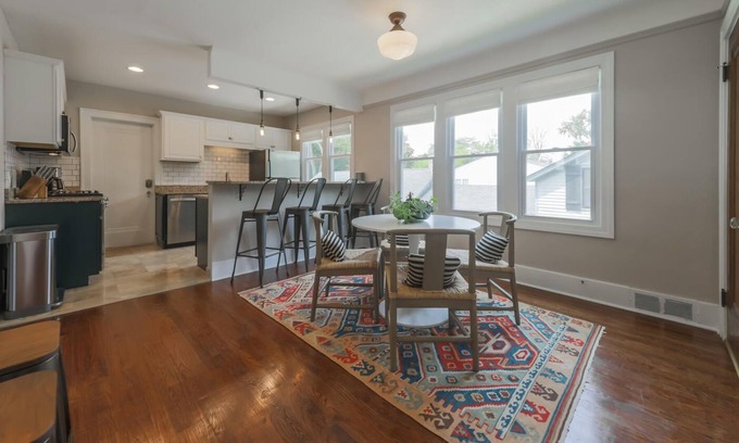 Grosse Pointe Apartment | Charming Grosse Pointe Flat in the Village, #2