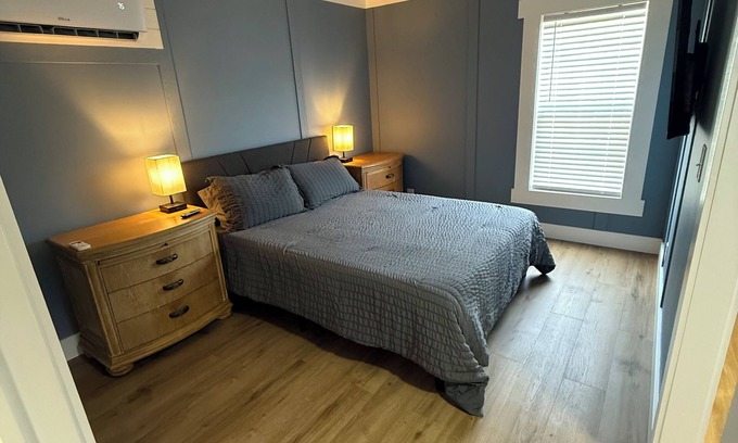 Iona House | Charming Guest Bedroom in 2br 2bath Home in Fort Myers 5mins from FMB
