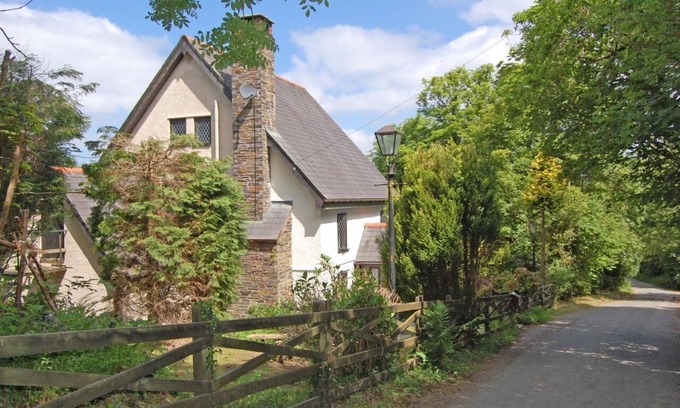 St Wenn Bed & Breakfast | Charming Guest House in Cornish countryside - Demelza Cottage