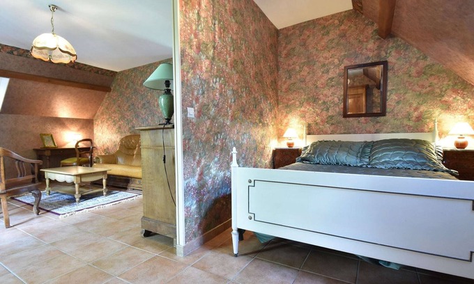 Faverolles House | Charming holiday home with pool and pond