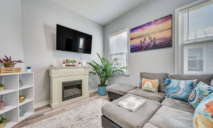 Hampton House | Charming Hampton Home Near Downtown & Beaches!