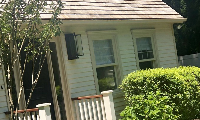 Wainscott Woods House | Charming Hamptons Retreat Near Ocean, Shops, Jitney