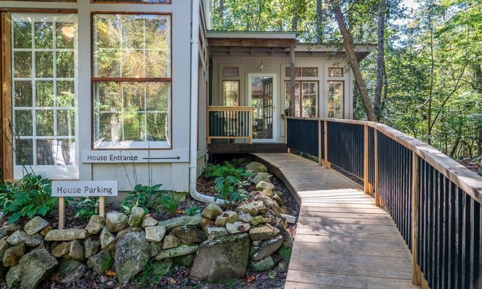 Pittsboro House | Charming Handmade Retreat — 15 mins to Chapel Hill