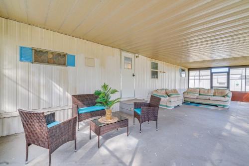 Hernando House | Charming Hernando Retreat with Screened Patio!
