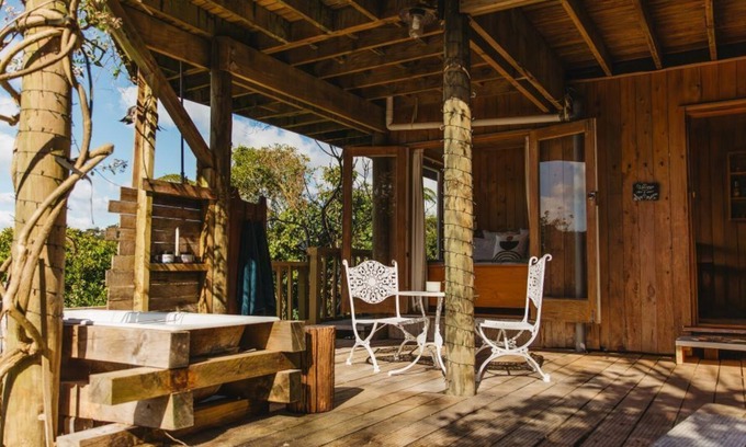 Oakura Apartment | Charming Hideaway in the Heart of Oakura