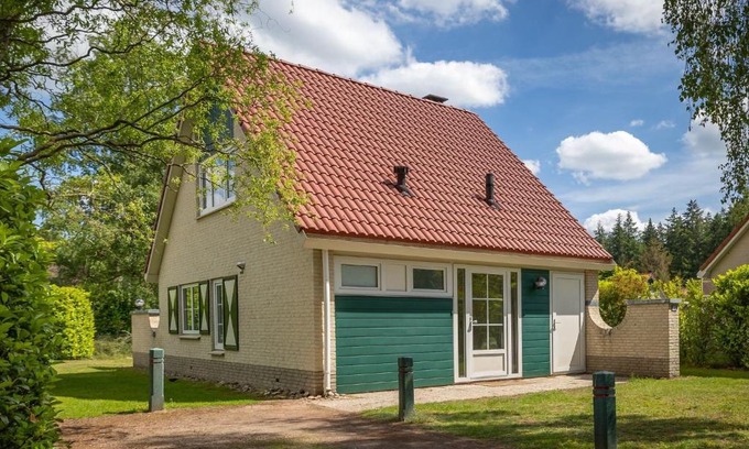 Hellendoorn House | Charming Hideaway Near Woods