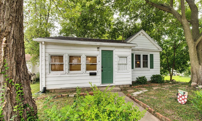 Hillsboro House | Charming Hillsboro Home < 1 Mi to Downtown!
