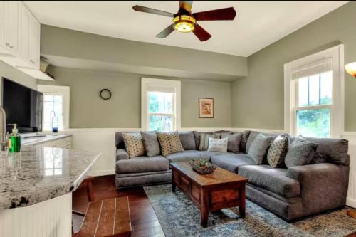 Lakeland House | Charming Historic 2-story Carriage House located in Downtown Lakeland walking distance from FSC!