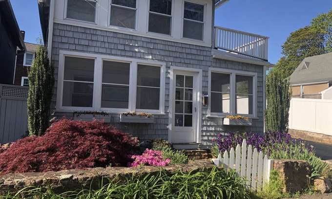 Branford Cottage | Charming Historic Cottage, 130 Footsteps To Private Beach, Sleeps Five, Peaceful